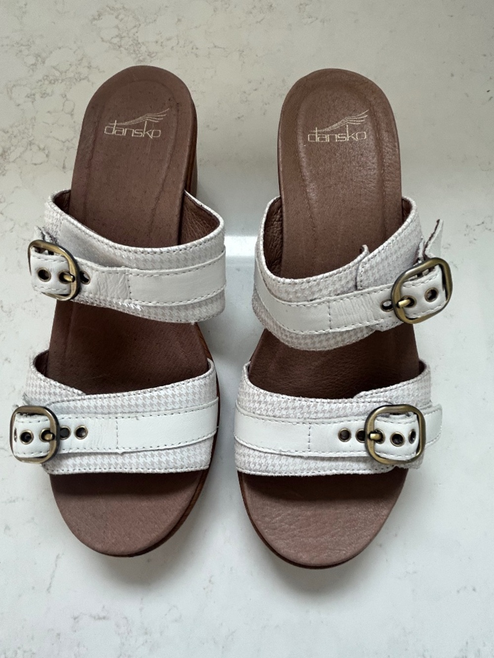 Dansko Jessie Sandal Sz 39‎ White & Cream Houndstooth Brass Buckle Sandal - EUC